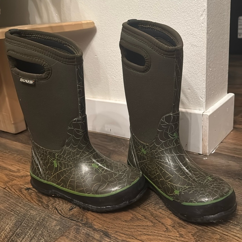 Little boy Boggs size 13